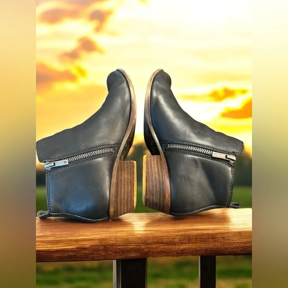 LUCKY Brand Genuine Leather Basel Ankle Bootie Women’s Size 9 Zip sides - Picture 3 of 11